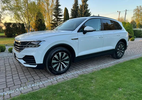 samochody osobowe Volkswagen Touareg cena 148000 przebieg: 156000, rok produkcji 2020 z Radomsko